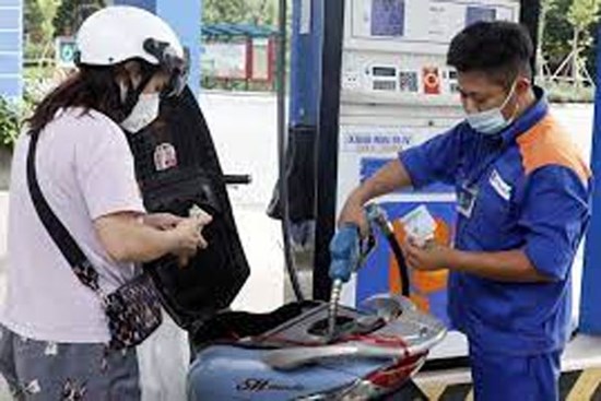 Giá xăng dầu hôm nay: Giá xăng tiếp tục tăng, giá dầu giảm 10 đồng