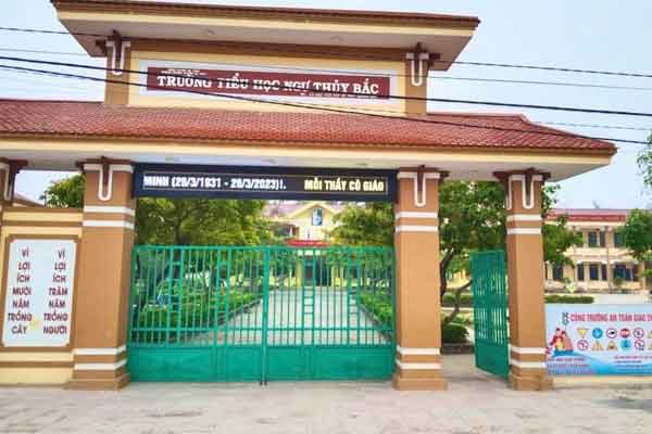 Xem xét kỷ luật một hiệu trưởng bị con gái tố đánh vợ-2