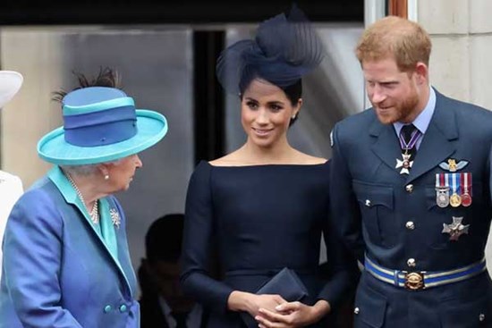 Hoàng tử Harry muốn rời khỏi Hoàng gia Anh trước khi kết hôn với Meghan