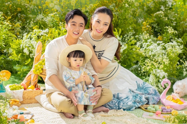 Con gái Cường Đô La - Đàm Thu Trang mới 2 tuổi đã dát toàn hàng hiệu-1