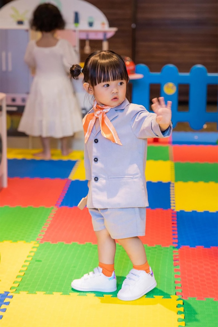 Con gái Cường Đô La - Đàm Thu Trang mới 2 tuổi đã dát toàn hàng hiệu-2