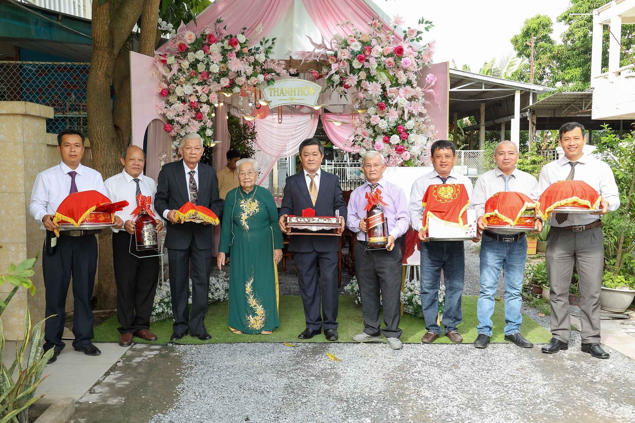 Cô dâu 61 tuổi khóc nghẹn ngày lấy chồng khi nhận quà ba mẹ để dành-3