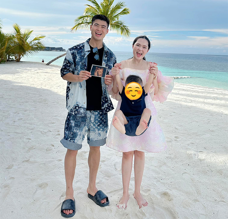 Vợ Duy Mạnh bê bụng bầu chạy khi gặp sao nam điển trai khiến chồng ghen ra mặt-4