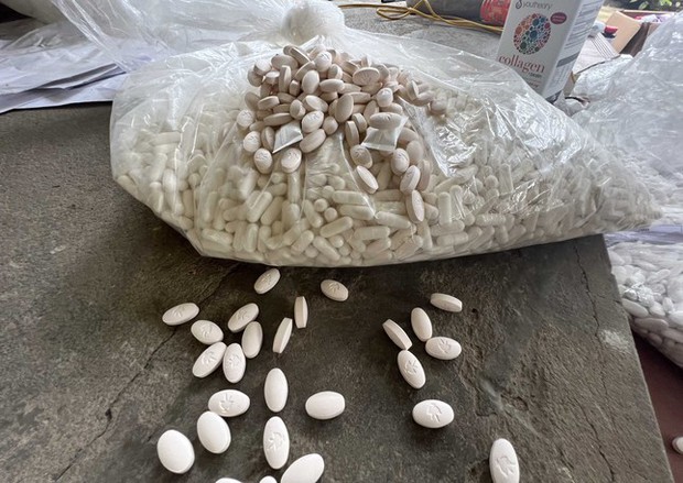 Phát hiện cơ sở sản xuất thực phẩm chức năng khủng nghi giả tại Hà Nội-5