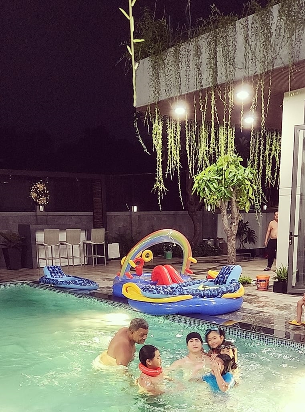 Đàn con nhà Quách Thành Danh nô đùa trong biệt thự 30 tỷ đồng, ai nhìn cũng khao khát sở hữu-3