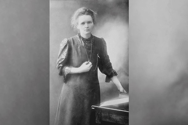Vì sao nữ bác học Marie Curie được chôn cất trong quan tài lót chì dày 2,5 mm khi qua đời?-1