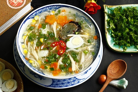 Cách nấu súp gà ngô bổ dưỡng cho cả nhà