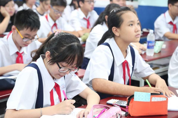 Điều gì đã khiến niềm tin sụt giảm vào học bạ toàn điểm 10?-3