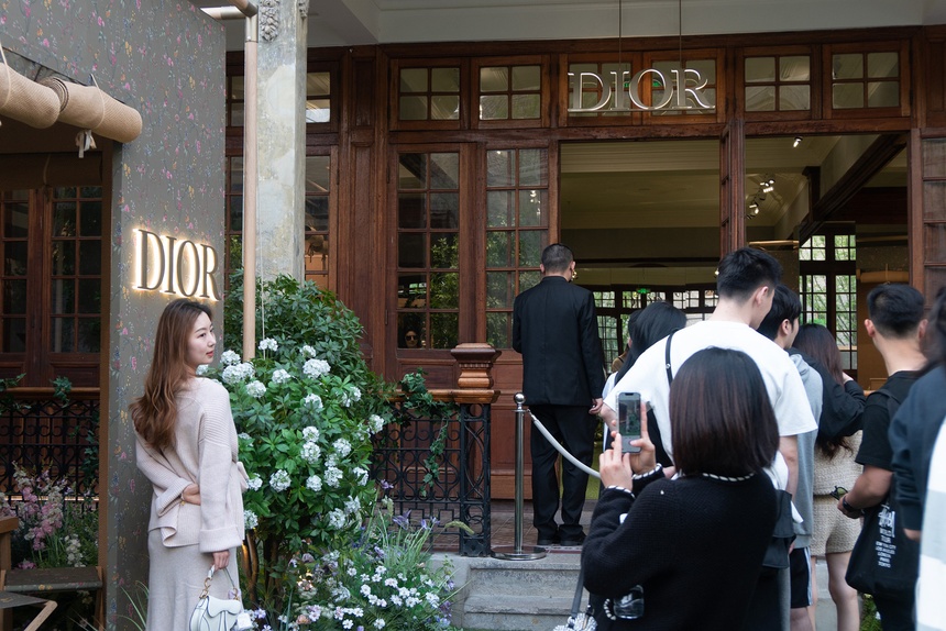 Cô gái chia tay chồng sắp cưới vì muốn mua túi Dior-1