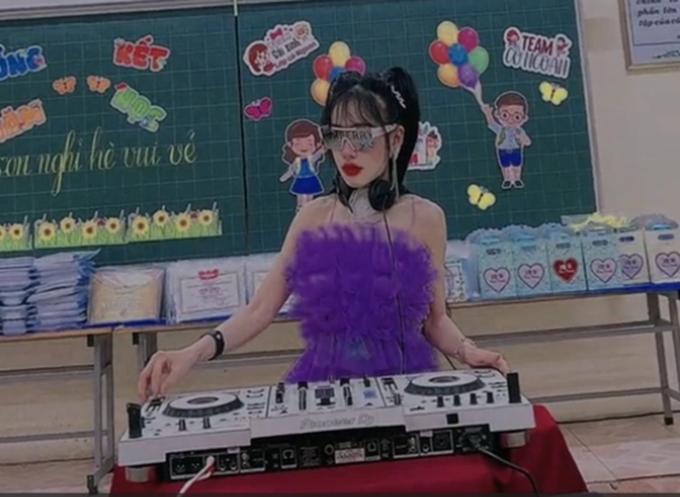 Phụ huynh xinh đẹp mang bàn DJ đến lớp khuấy động buổi liên hoan cuối năm-3