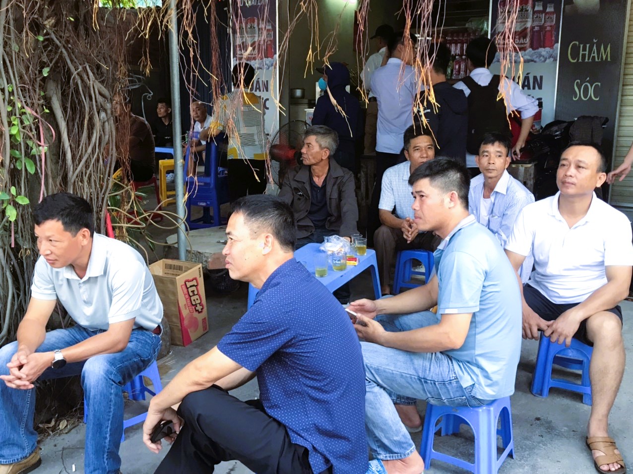 Hải Phòng: Xúc động hình ảnh thầy cô, cha mẹ động viên sĩ tử trước cổng trường thi vào lớp 10-10