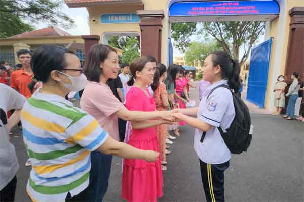 VĐV vừa chạy vừa khóc trong mưa bất ngờ vào đề thi tuyển sinh lớp 10-2