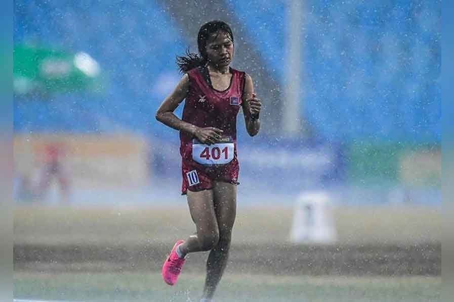 VĐV vừa chạy vừa khóc trong mưa bất ngờ vào đề thi tuyển sinh lớp 10-1