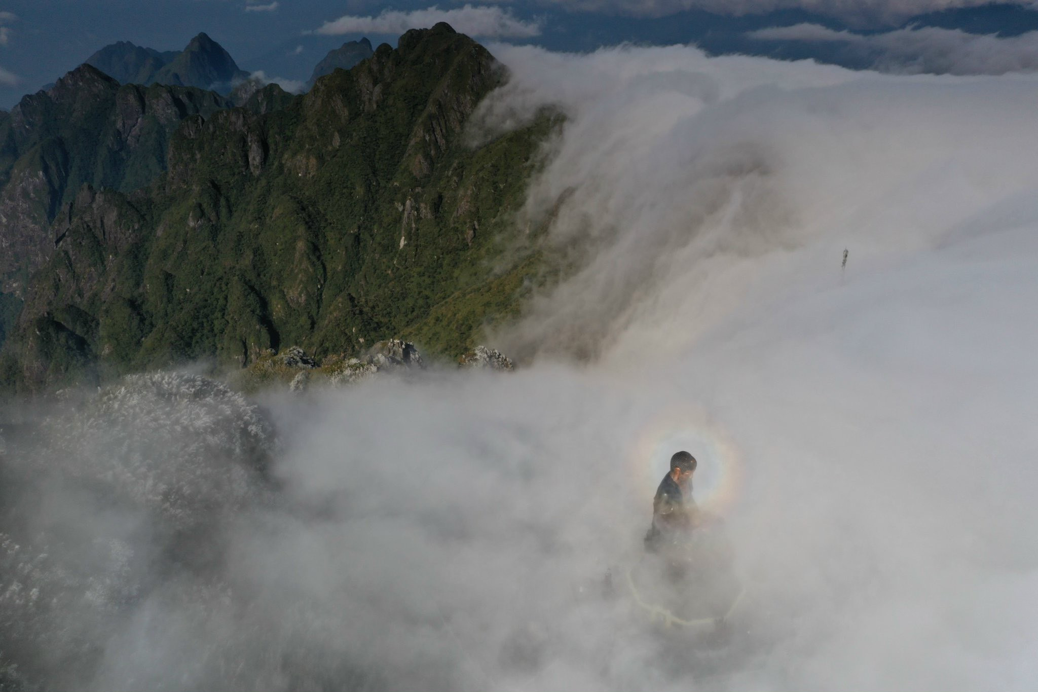 Hiện tượng Phật quang bất ngờ xuất hiện trên đỉnh Fansipan-2