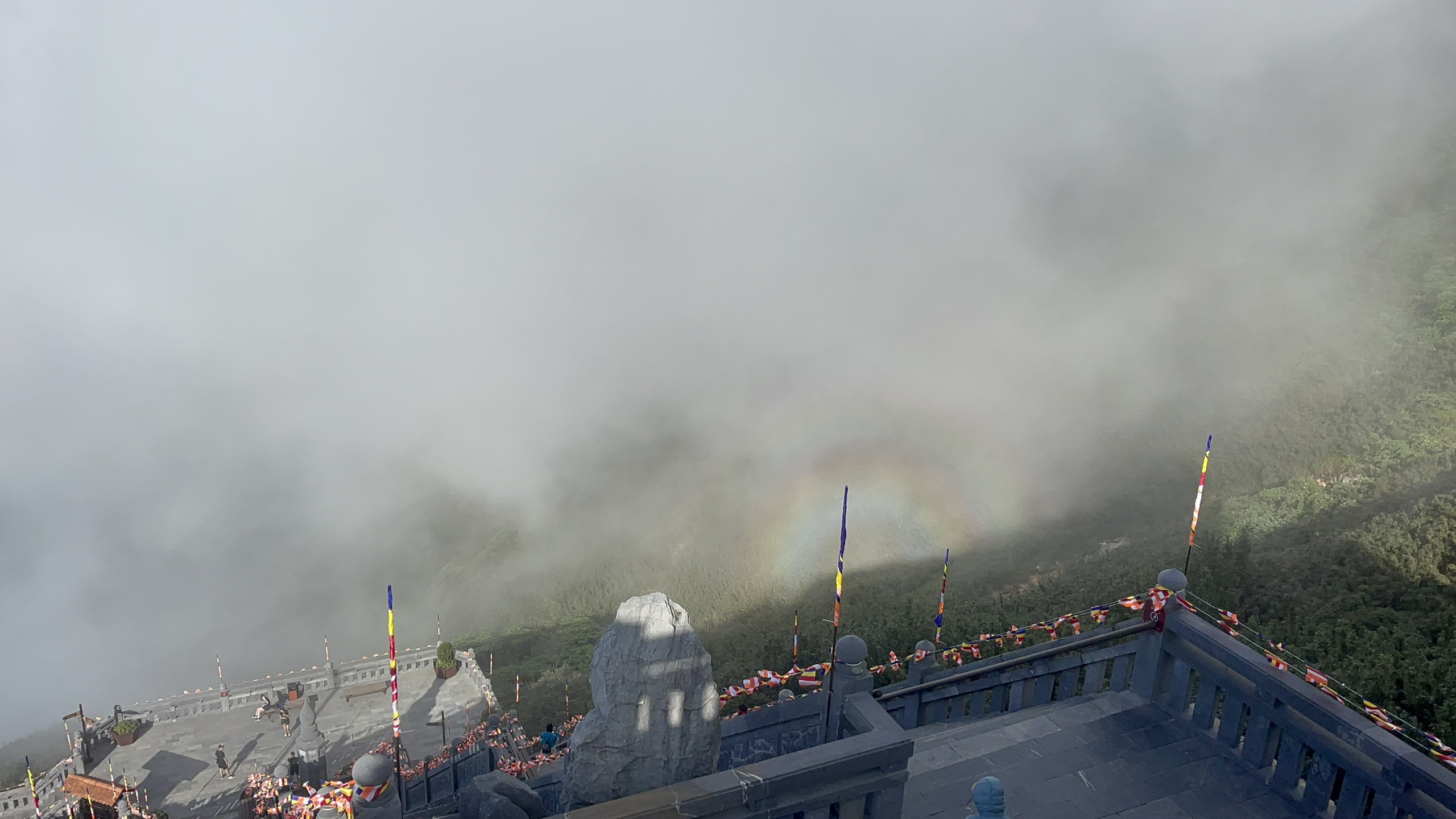 Hiện tượng Phật quang bất ngờ xuất hiện trên đỉnh Fansipan-1