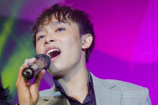 Sao Việt được khán giả tặng cả xấp tiền, vàng: Trò lố hay khoe mẽ?-3