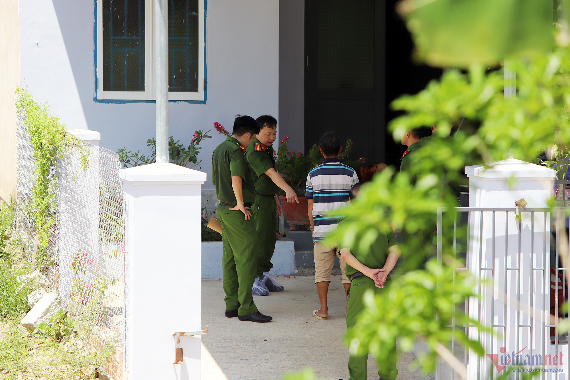 Án mạng ở Khánh Hòa: Chồng bất lực nhìn vợ thiệt mạng dưới tay hàng xóm-4