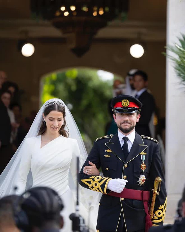 Cận cảnh đám cưới của Thái tử Jordan: Cặp đôi hoàng gia gây ấn tượng trong khung cảnh hôn lễ giản dị-11