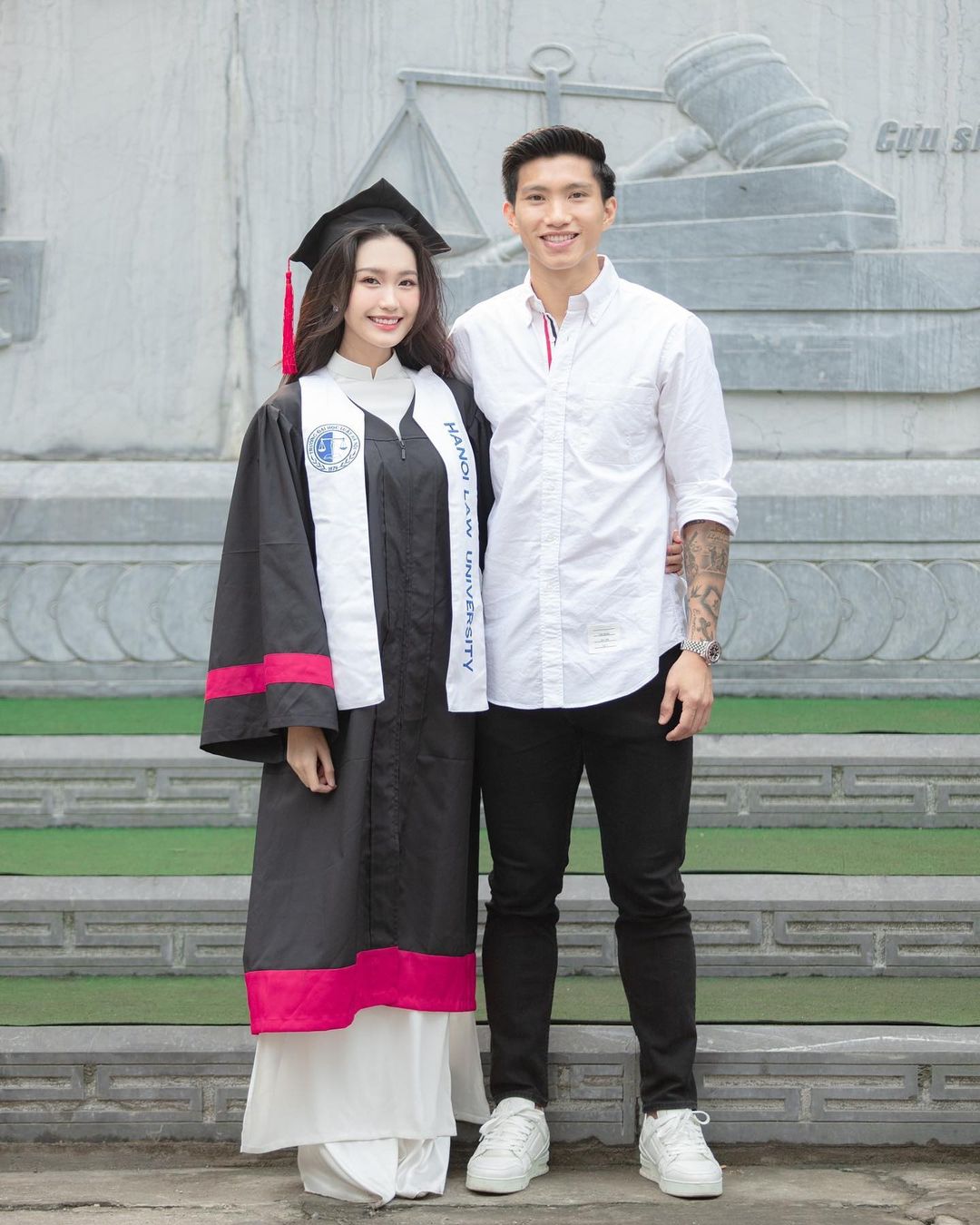 Khoảnh khắc Doãn Hải My lặng lẽ chờ Văn Hậu, vóc dáng khó rời mắt-4