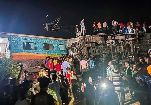 Hiện trường vụ tai nạn tàu hoả thảm khốc khiến hơn 1.100 người thương vong ở Ấn Độ-4