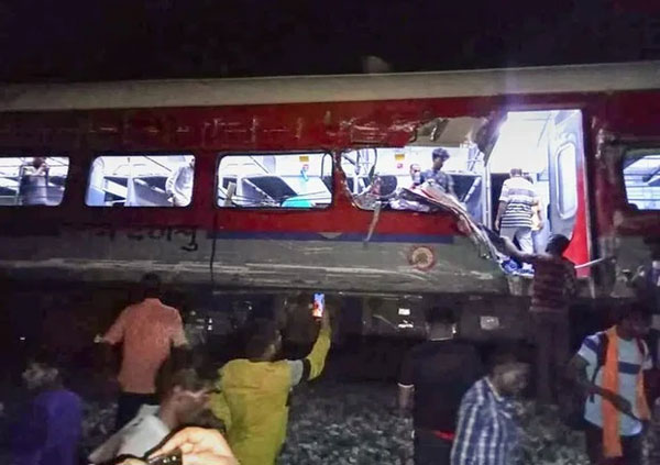 Hiện trường vụ tai nạn tàu hoả thảm khốc khiến hơn 1.100 người thương vong ở Ấn Độ-5