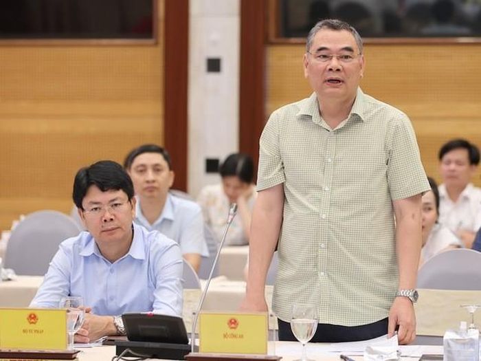 Trung tướng Tô Ân Xô: Có người cụt cả 2 tay nhưng vẫn được cấp bằng lái xe...-1