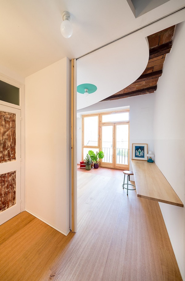 Căn hộ nhỏ trên tầng áp mái hút mắt người nhìn nhờ kết hợp hài hòa các cách trang trí-5