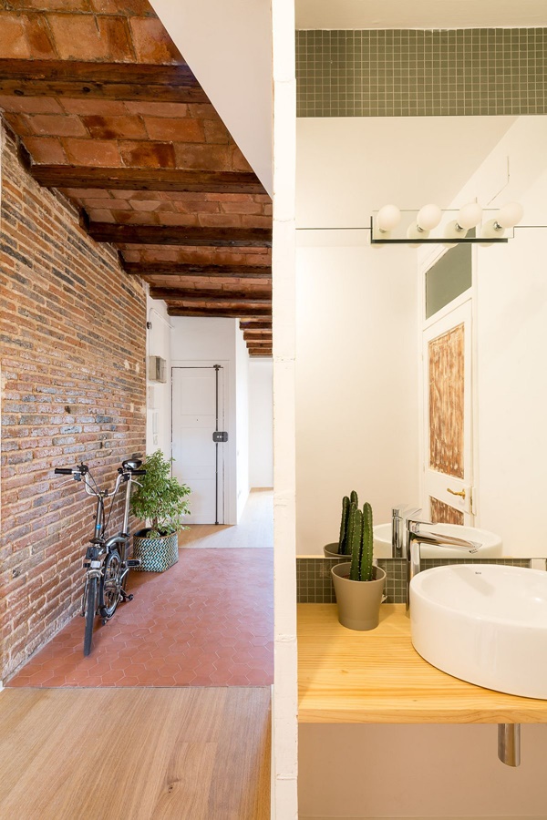 Căn hộ nhỏ trên tầng áp mái hút mắt người nhìn nhờ kết hợp hài hòa các cách trang trí-6