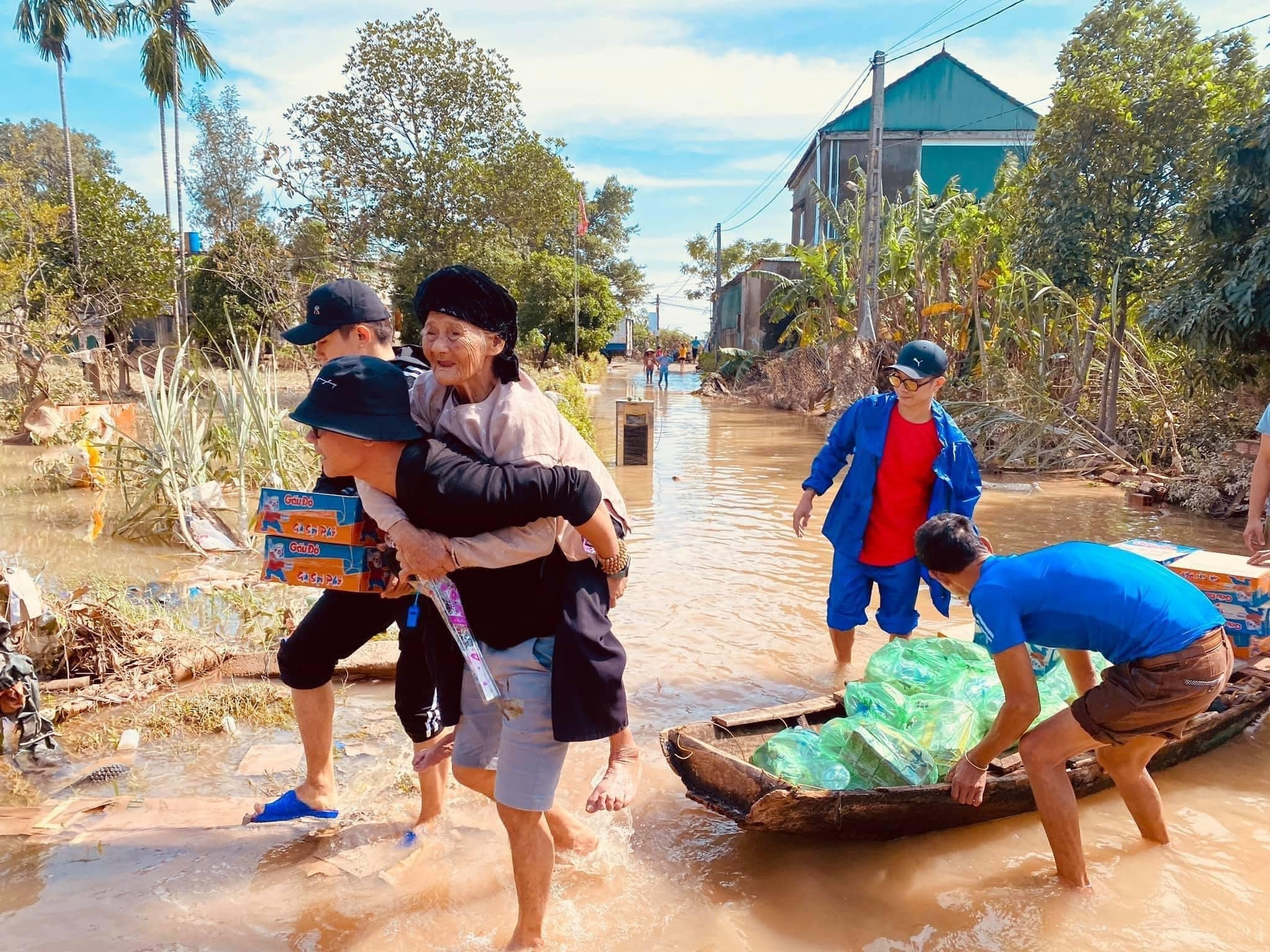 Nước dừa miễn phí ngày nắng nóng: Chủ quán không sợ bị nói làm màu-5