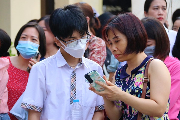 Vượt hàng trăm km cho con về Thủ đô giành suất vào trường chuyên-1