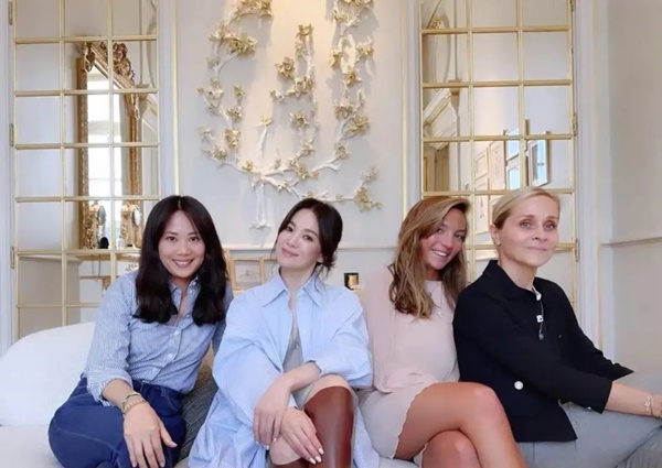 Cận cảnh nhan sắc của Song Hye Kyo giữa Paris, hé lộ mối quan hệ với nhân vật cực kỳ quyền lực-3