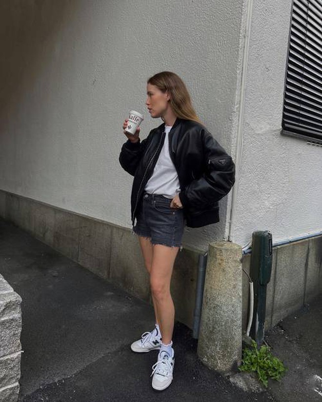 Sắm 8 món đồ này để phối với quần short denim, đảm bảo giao diện hè của nàng sang trang mới-12