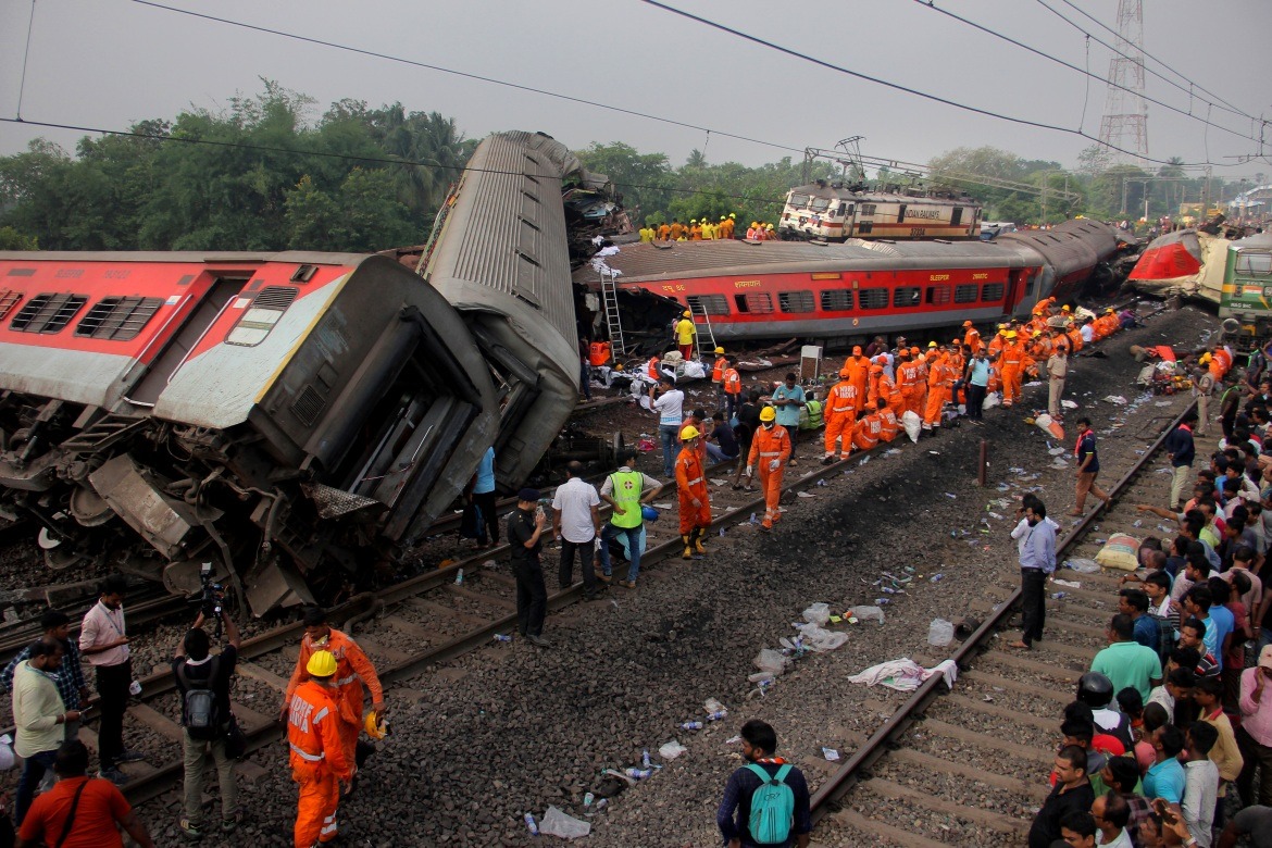 Toàn cảnh thảm họa đường sắt Ấn Độ: Cú bẻ lái tạo bi kịch tồi tệ nhất 20 năm-3