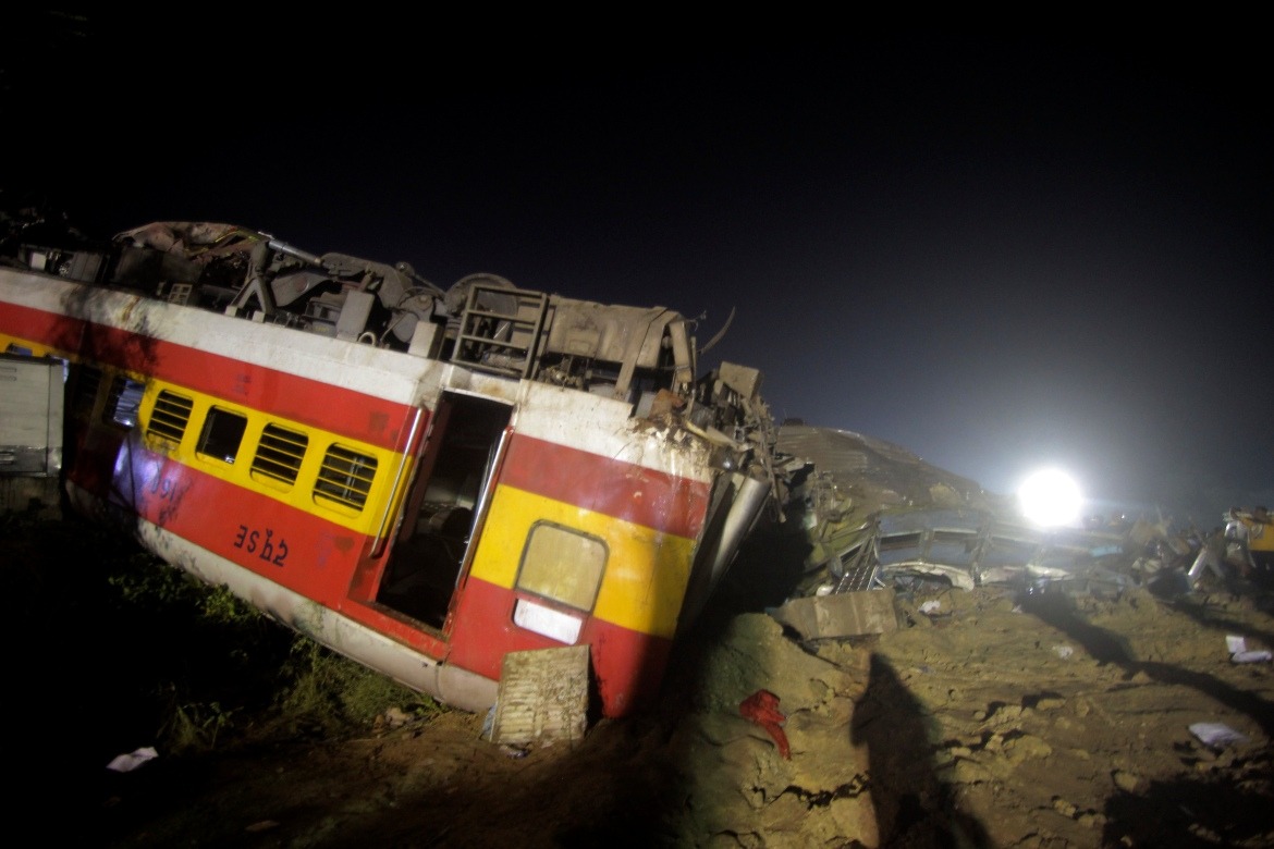 Toàn cảnh thảm họa đường sắt Ấn Độ: Cú bẻ lái tạo bi kịch tồi tệ nhất 20 năm-8