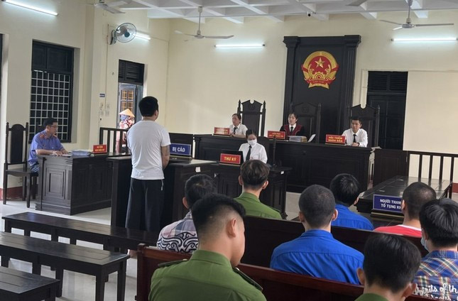 Nhờ người nhét ma tuý vào vịt quay chuyển vào trại tạm giam-1