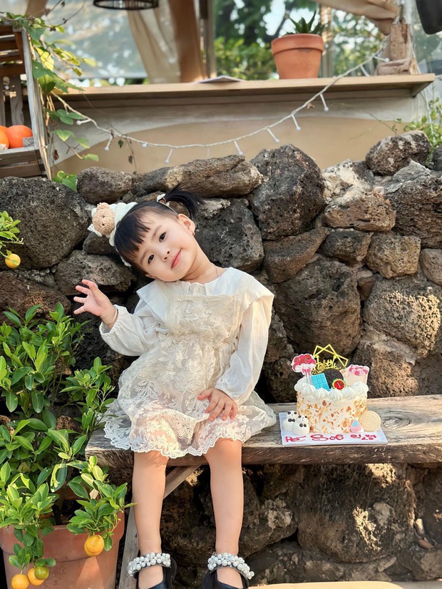 Con gái Jack như bản sao của bố, mới 2 tuổi đã làm mẫu nhí-7