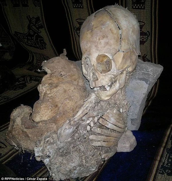 Bí ẩn về bộ xương người khổng lồ dài 10 mét được khai quật vào năm 1976-7
