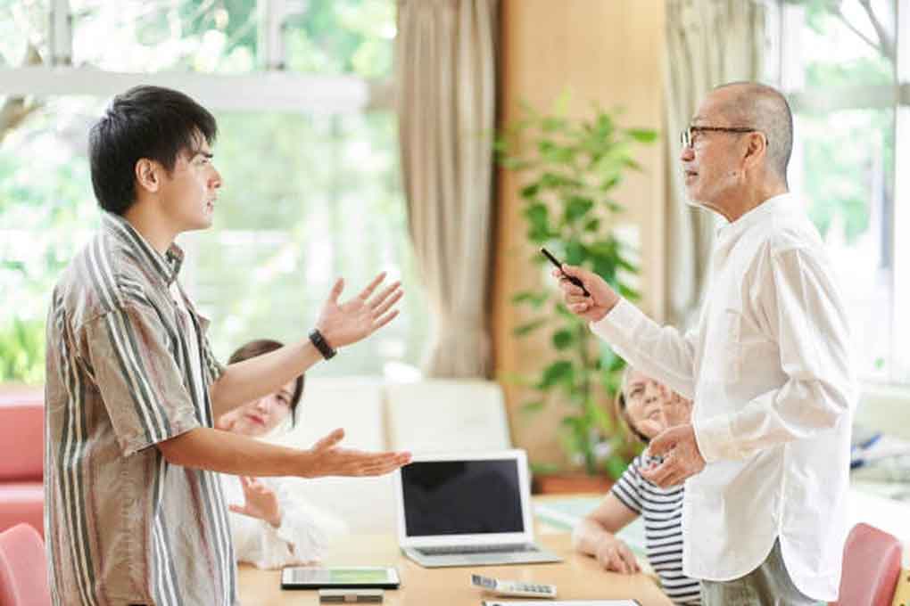 Chỉ vì không cho mượn ô tô, bố vợ đòi từ mặt tôi-1