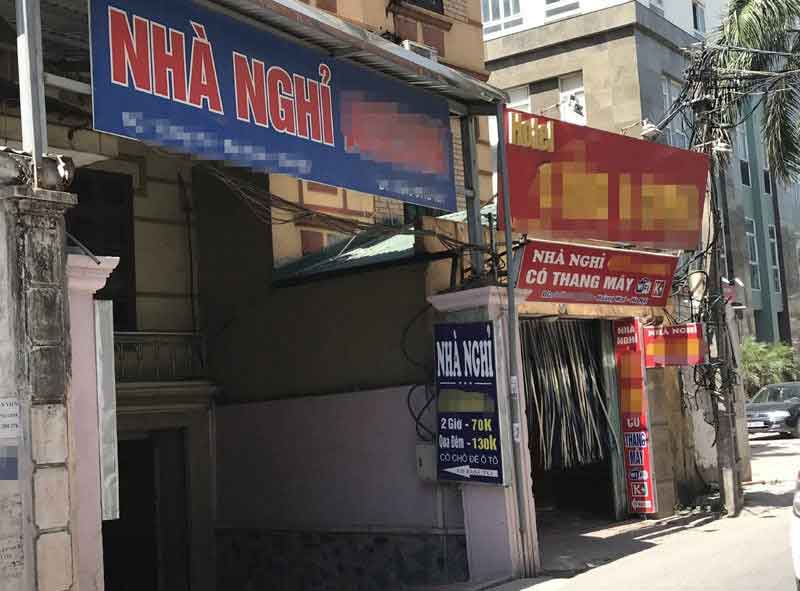 Đi nhà nghỉ đổi gió ngày mất điện, phát hiện chiếc xe che biển số của anh rể-1