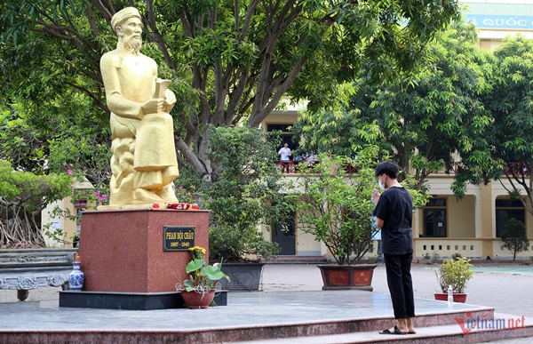 Hành động đặc biệt của thí sinh Nghệ An trước giờ G thi lớp 10-2