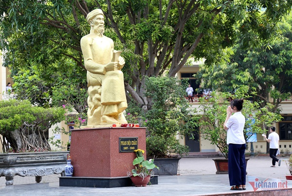 Hành động đặc biệt của thí sinh Nghệ An trước giờ G thi lớp 10-6