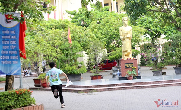 Hành động đặc biệt của thí sinh Nghệ An trước giờ G thi lớp 10-11