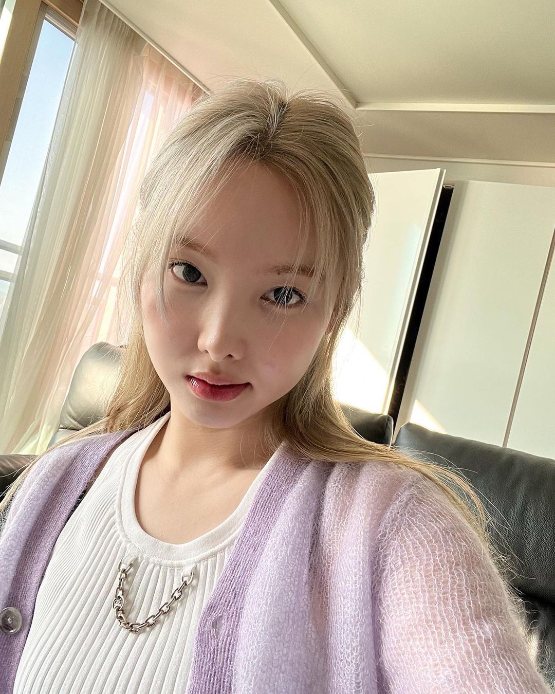 Nayeon gây sốc với mái tóc đứt gãy sau tẩy, nuôi dài một năm vẫn hư tổn nặng-2