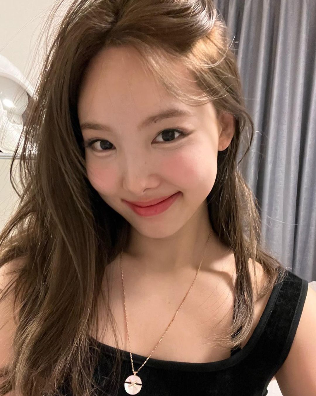 Nayeon gây sốc với mái tóc đứt gãy sau tẩy, nuôi dài một năm vẫn hư tổn nặng-7