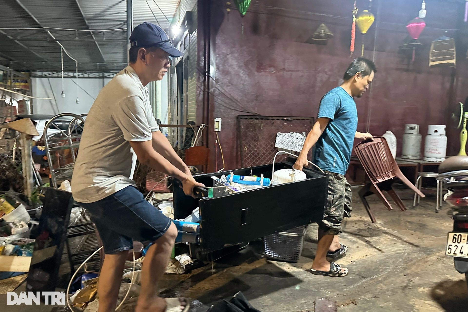 Khu phố ở Đồng Nai tan hoang, đổ nát sau trận lũ lịch sử-13