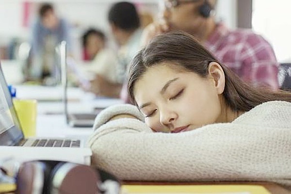 Thói quen xấu khi ngủ trưa rút ngắn tuổi thọ-1