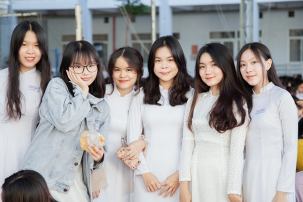 Chuyện anh shipper bị khóa app vì 1.000 đồng vào đề thi lớp 10-2