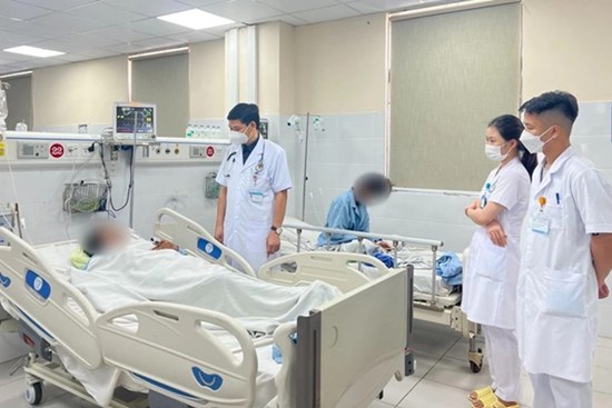 Hai mẹ con phải nhập viện cấp cứu sau khi ăn trứng cóc