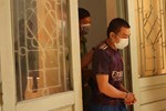 Vì sao hoãn xử vụ người tình của mẹ đánh bé trai 18 tháng tuổi tử vong?