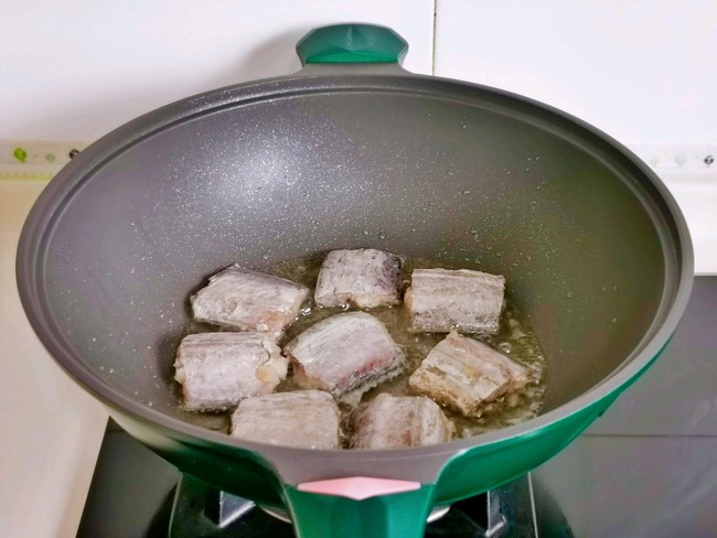 Cách làm cá chiên hấp sốt nước tương ngon đậm đà hấp dẫn-3